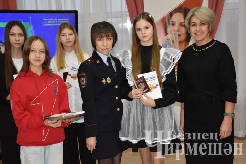 Юным черемшанцам вручили паспорта приурочив ко Дню Конституции Республики Татартсан (ФОТОРЕПОРТАЖ)