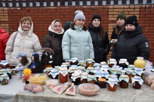 Социальные работники Черемшана торговали на Ярмарке добра  (ФОТОРЕПОРТАЖ)