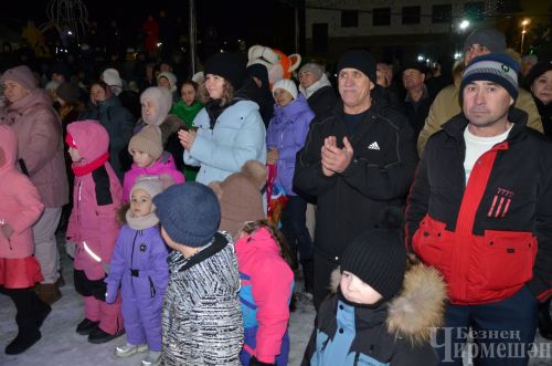В Черемшане зажгли огни на центральной елке (ФОТОРЕПОРТАЖ)