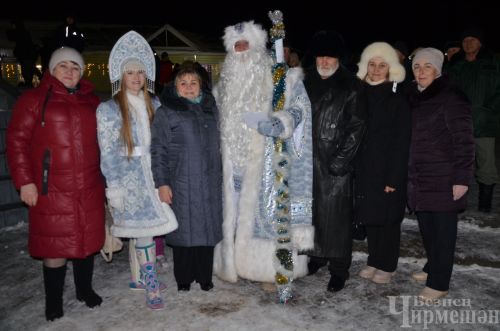 В Черемшане зажгли огни на центральной елке (ФОТОРЕПОРТАЖ)