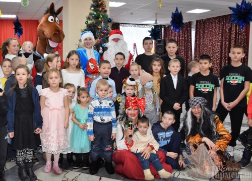 Баба-яга и Кикимора развлекли черемшанских ребят (ФОТОРЕПОРТАЖ)