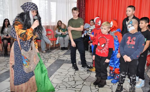 Баба-яга и Кикимора развлекли черемшанских ребят (ФОТОРЕПОРТАЖ)