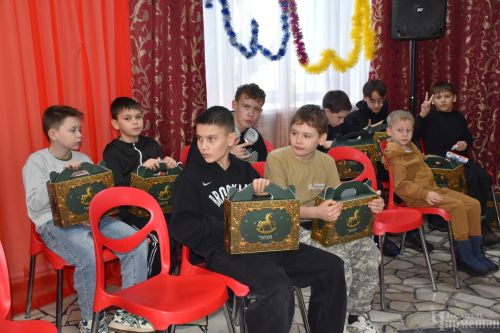 Сказочные герои пригласили детей участников СВО на новогоднее чудо (ФОТОРЕПОРТАЖ)