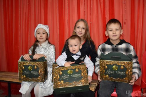 Сказочные герои пригласили детей участников СВО на новогоднее чудо (ФОТОРЕПОРТАЖ)
