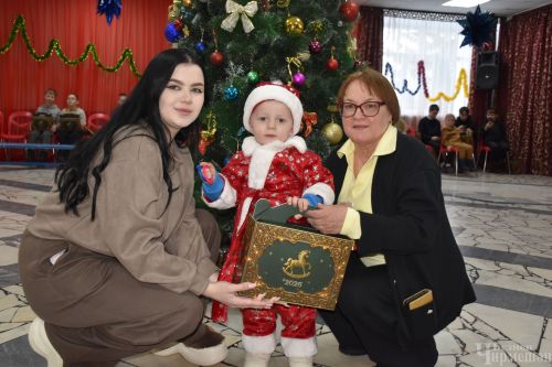 Сказочные герои пригласили детей участников СВО на новогоднее чудо (ФОТОРЕПОРТАЖ)