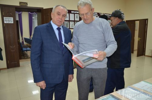 Вышла в свет еще одна книга об истории села Лашманка (ФОТОРЕПОРТАЖ)