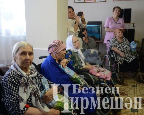 Жительниц Черемшанского дома - интерната для престарелых и инвалидов поздравили с праздником (ФОТОРЕПОРТАЖ)