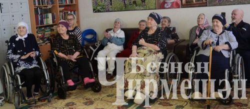 Чирмешән өлкәннәр һәм инвалидлар йорт - интернатында яшәүче хатын - кызларны бәйрәм белән котладылар (ФОТОРЕПОРТАЖ)