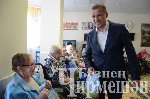 Жительниц Черемшанского дома - интерната для престарелых и инвалидов поздравили с праздником (ФОТОРЕПОРТАЖ)