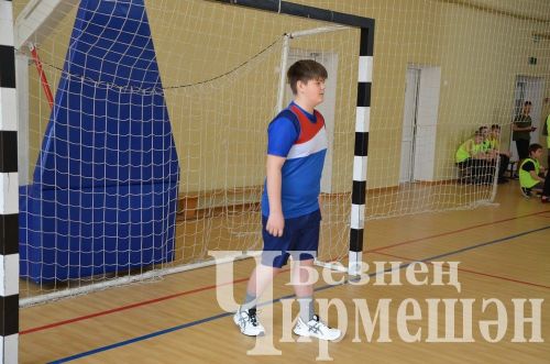 Чирмешәндә яшь футболчылар "Мәктәп футбол лигасы"нда ярыша (ФОТОРЕПОРТАЖ)