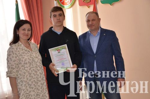 Чирмешән районы башлыгы Рамил Айбатов районның талантлы балалары белән очрашты (ФОТОРЕПОРТАЖ)