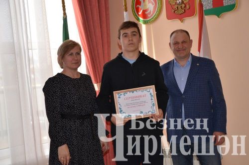 Чирмешән районы башлыгы Рамил Айбатов районның талантлы балалары белән очрашты (ФОТОРЕПОРТАЖ)