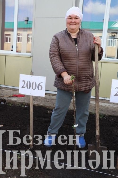 Лашман мәктәбе янында бакча утырттылар (ФОТОРЕПОРТАЖ)