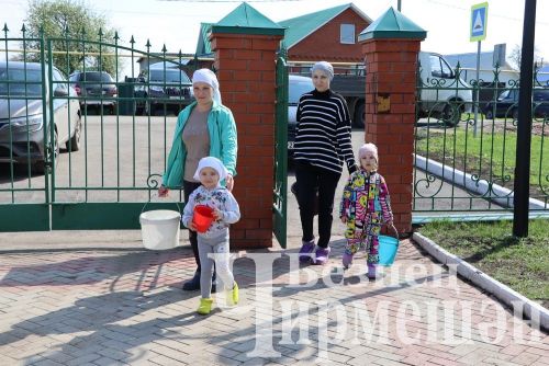 Лашман мәктәбе янында бакча утырттылар (ФОТОРЕПОРТАЖ)