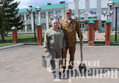 Лашман мәктәбе янында бакча утырттылар (ФОТОРЕПОРТАЖ)