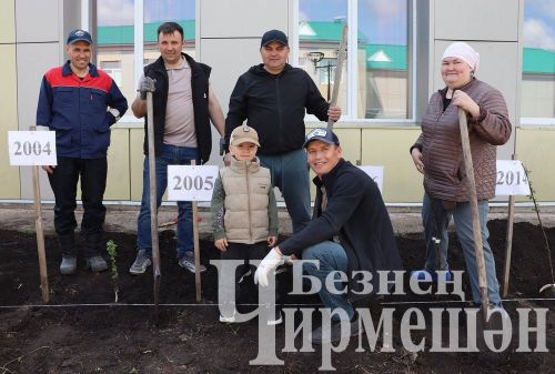 Лашман мәктәбе янында бакча утырттылар (ФОТОРЕПОРТАЖ)