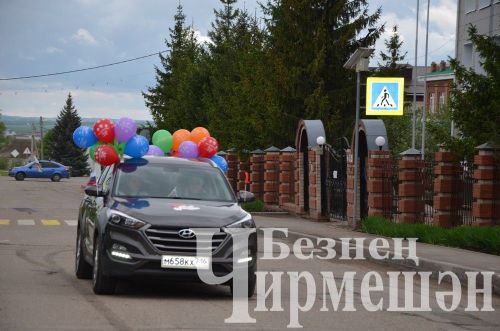 Чирмешәндә Җиңү көнендә автойөрешкә 100ләп техника белән чыктылар (ФОТОРЕПОРТАЖ)