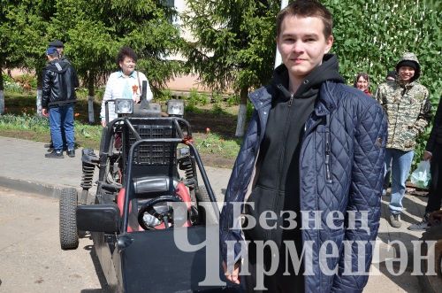 Чирмешәнлеләр үзләре ясаган машина - тракторларын күргәзмәгә алып килделәр (ФОТОРЕПОРТАЖ)