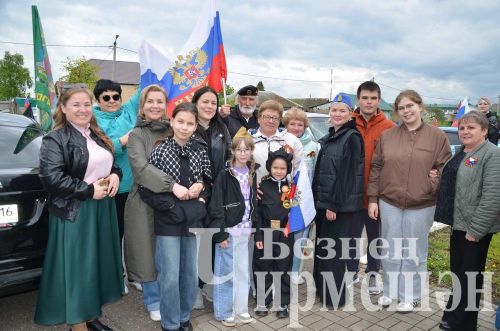 Чирмешәндә Җиңү көнендә автойөрешкә 100ләп техника белән чыктылар (ФОТОРЕПОРТАЖ)