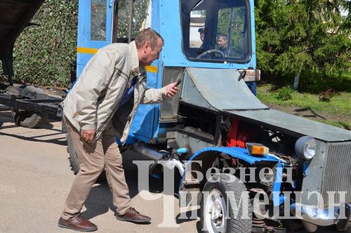 Чирмешәнлеләр үзләре ясаган машина - тракторларын күргәзмәгә алып килделәр (ФОТОРЕПОРТАЖ)