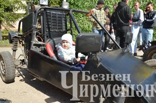 Чирмешәнлеләр үзләре ясаган машина - тракторларын күргәзмәгә алып килделәр (ФОТОРЕПОРТАЖ)