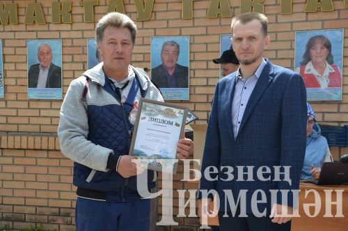 Чирмешәнлеләр үзләре ясаган машина - тракторларын күргәзмәгә алып килделәр (ФОТОРЕПОРТАЖ)