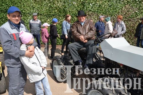 Чирмешәнлеләр үзләре ясаган машина - тракторларын күргәзмәгә алып килделәр (ФОТОРЕПОРТАЖ)