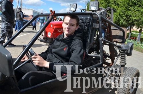 Чирмешәнлеләр үзләре ясаган машина - тракторларын күргәзмәгә алып килделәр (ФОТОРЕПОРТАЖ)