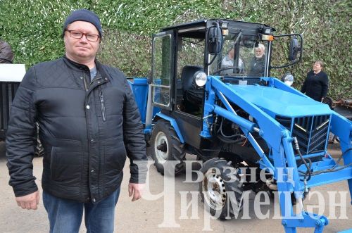 Чирмешәнлеләр үзләре ясаган машина - тракторларын күргәзмәгә алып килделәр (ФОТОРЕПОРТАЖ)
