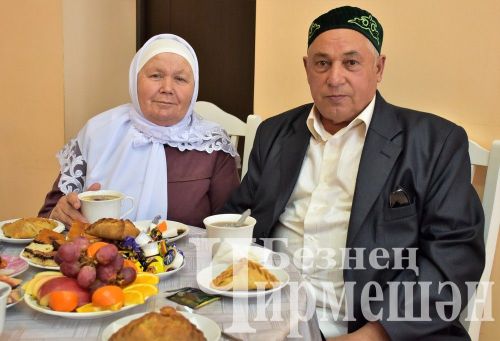 Чирмешәндә юбиляр гаиләләрне тәбрикләделәр (ФОТОРЕПОРТАЖ)