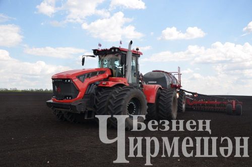 Глава Черемшанского района Рамиль Айбатов наградил лучших механизаторов денежными сертификатами (ФОТОРЕПОРТАЖ)