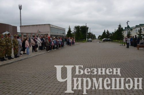 Чирмешәнлеләр Хәтер һәм кайгы көнендә батырларны искә алдылар (ФОТОРЕПОРТАЖ)
