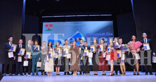 88 фотографий с районного выпускного бала