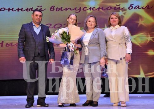 88 фотографий с районного выпускного бала