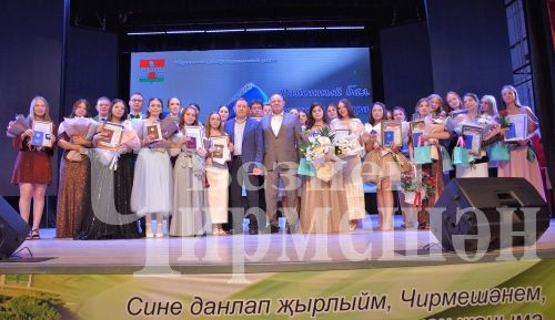 88 фотографий с районного выпускного бала