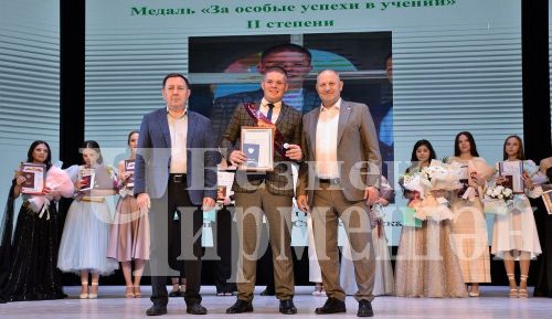 88 фотографий с районного выпускного бала