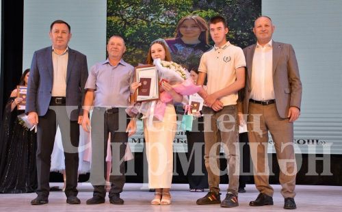 88 фотографий с районного выпускного бала