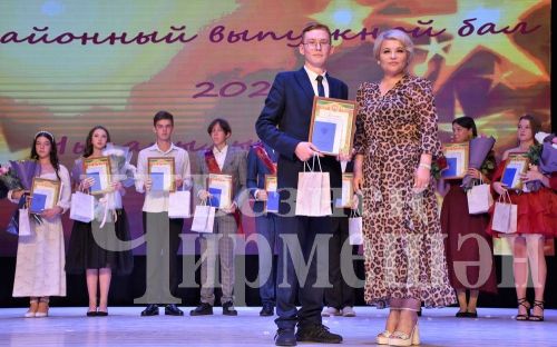 88 фотографий с районного выпускного бала