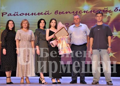 88 фотографий с районного выпускного бала