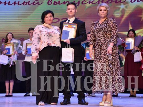 88 фотографий с районного выпускного бала