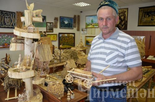 Чирмешәннән Сәлимҗан Гамиров агачтан ДТ-75 тракторы ясый (ФОТОРЕПОРТАЖ)