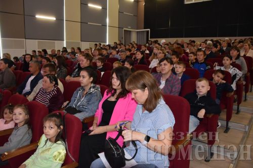 Чирмешәндә укучыларга мәктәп сумкылары тапшырдылар (ФОТОРЕПОРТАЖ)