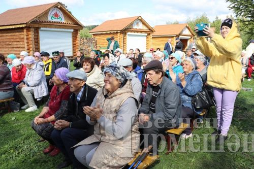 В Черемшане третий год подряд провели фестиваль скандинавской ходьбы (ФОТОРЕПОРТАЖ)