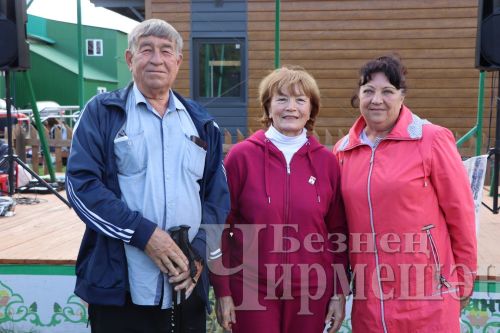 В Черемшане третий год подряд провели фестиваль скандинавской ходьбы (ФОТОРЕПОРТАЖ)