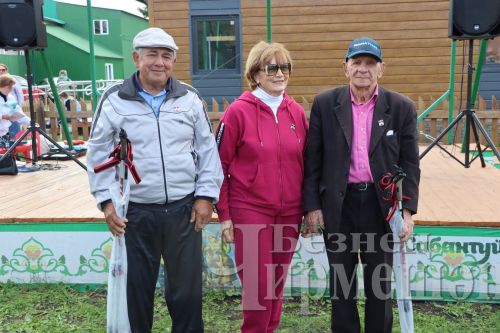 В Черемшане третий год подряд провели фестиваль скандинавской ходьбы (ФОТОРЕПОРТАЖ)
