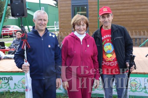 В Черемшане третий год подряд провели фестиваль скандинавской ходьбы (ФОТОРЕПОРТАЖ)