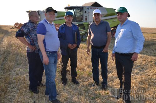 Чирмешәндә урак алдынгыларына акчалата сертификатлар тапшырдылар (ФОТОРЕПОРТАЖ)
