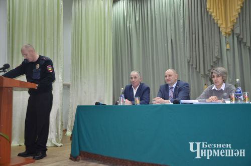 Жителей Старого Кадеева волнует проблема дорог (ФОТОРЕПОРТАЖ)