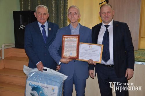 На сходе граждан в Ульяновке многие получили подарки (ФОТОРЕПОРТАЖ)