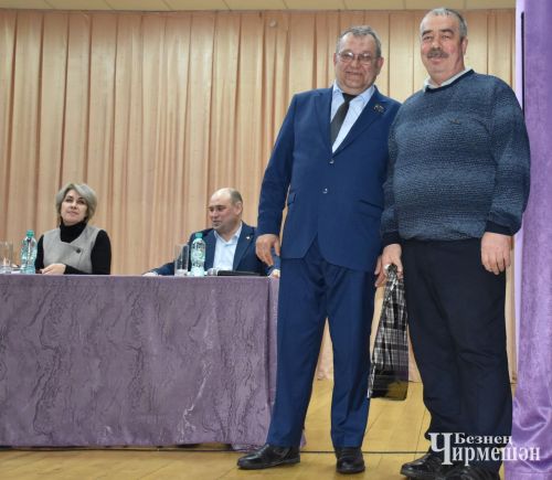 На сходе граждан в Лашманском сельском поселении активистам вручили подарки (ФОТОРЕПОРТАЖ)